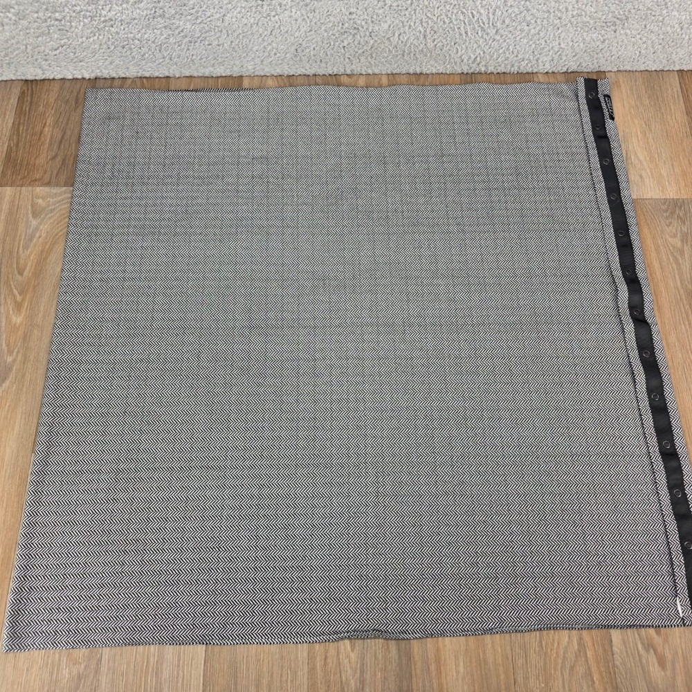 Nuroo Nursing Scarf Black White Herringbone Snap Closure Cover